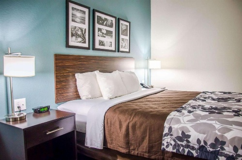 Sleep Inn & Suites Center image 16