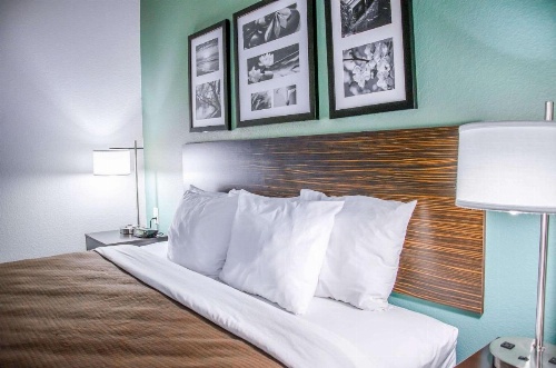 Sleep Inn & Suites Center image 26