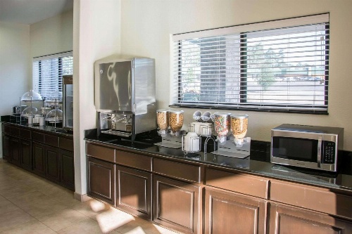 Sleep Inn & Suites Center image 4