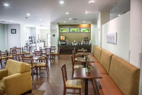 Sleep Inn & Suites Center image 6