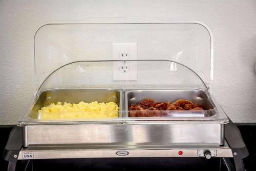 Sleep Inn & Suites Center image 7